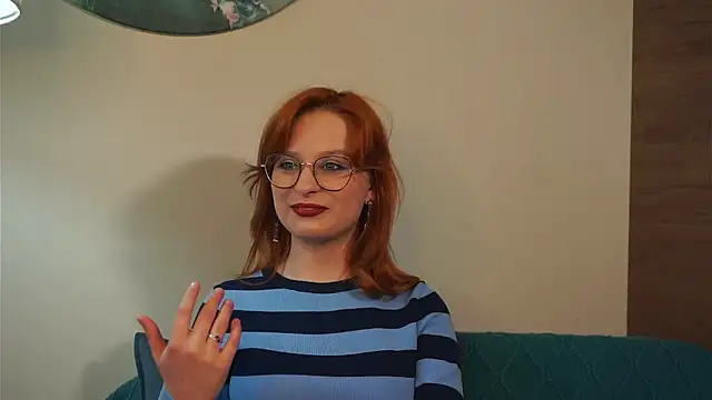 LeisleyMoll online show from May 7, 11:15 am