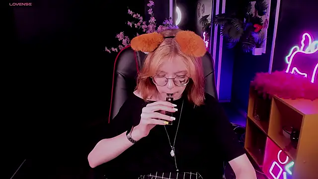 FoxxyyPolly online show from June 14, 6:15 am