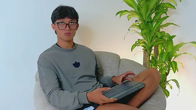 Iam erick online show from May 13, 2:20 am