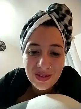 Snapshot of Annie_loveer chatting on June 14, 2:24 am Annie loveer online show from June 14, 2:24 am