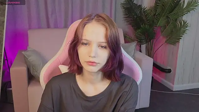 AliceJohansone online show from June 6, 1:00 am