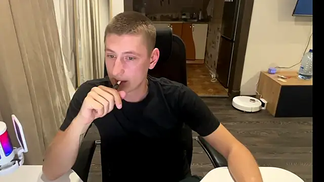 Snapshot of Keksik_ chatting on July 18, 4:33 pm Keksik online show from July 18, 4:33 pm