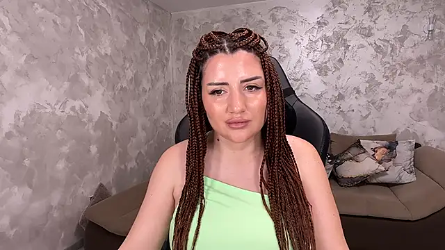 Snapshot of SophiePale chatting on February 11, 9:14 pm SophiePale online show from February 11, 9:14 pm