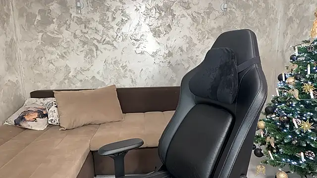 Snapshot of SophiePale chatting on December 19, 8:10 am SophiePale online show from December 19, 8:10 am