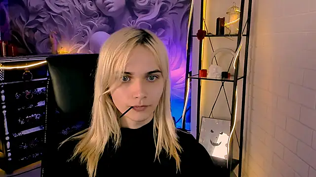 DanaWint online show from May 28, 1:08 pm