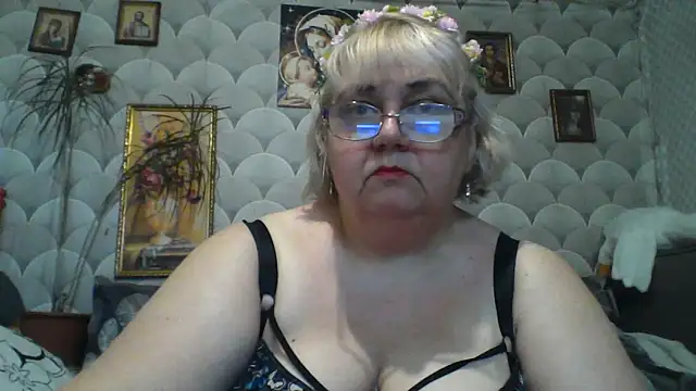 MarinaFarina53 online show from May 24, 7:13 am