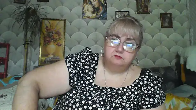 MarinaFarina53 online show from July 4, 6:30 am
