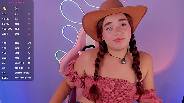 CharlotteBloom12 online show from May 7, 2:44 pm
