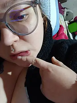 Candy1875 online show from May 13, 3:59 am
