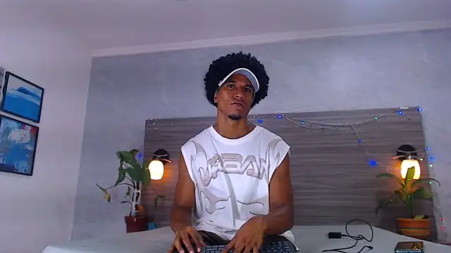 Snapshot of Dilan_Hall chatting on May 28, 3:53 pm Dilan Hall online show from May 28, 3:53 pm