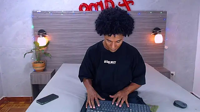 Snapshot of Dilan_Hall chatting on June 1, 7:04 pm Dilan Hall online show from June 1, 7:04 pm