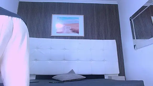 Snapshot of Dilan_Hall chatting on June 4, 3:40 pm Dilan Hall online show from June 4, 3:40 pm