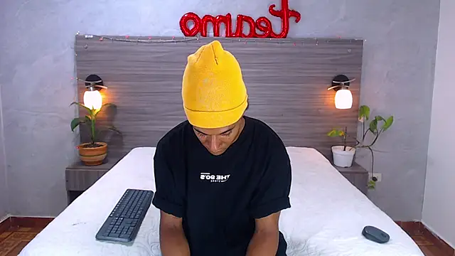 Snapshot of Dilan_Hall chatting on June 5, 8:03 pm Dilan Hall online show from June 5, 8:03 pm