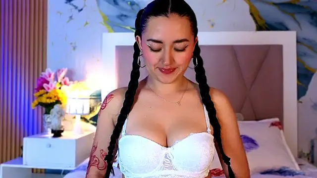 Snapshot of MiiaRousse_ chatting on July 17, 8:24 pm MiiaRousse online show from July 17, 8:24 pm