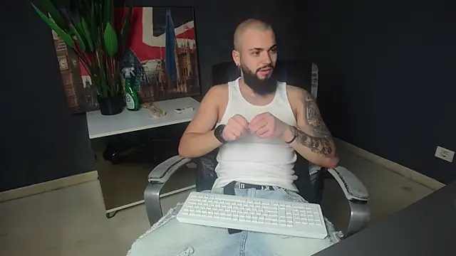 OscarWillss online show from June 15, 4:25 am