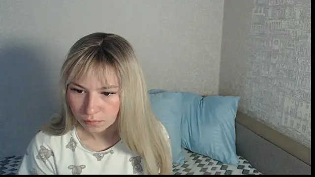 polly holyy online show from May 21, 1:23 am