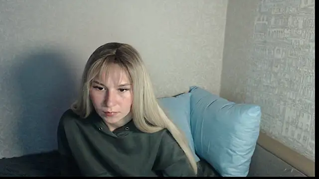 polly holyy online show from May 23, 10:41 am