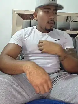 Snapshot of AndrssGold chatting on July 7, 8:18 am AndrssGold online show from July 7, 8:18 am
