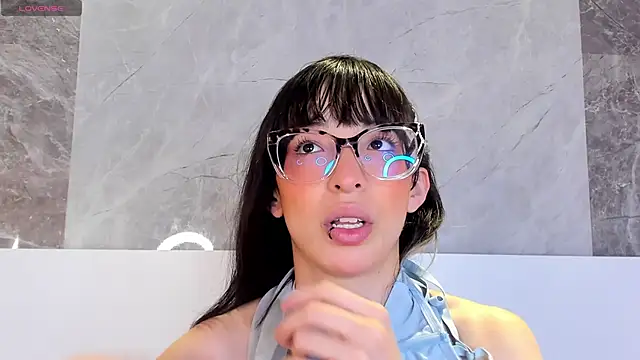 EmiliaBell  online show from May 19, 1:28 pm