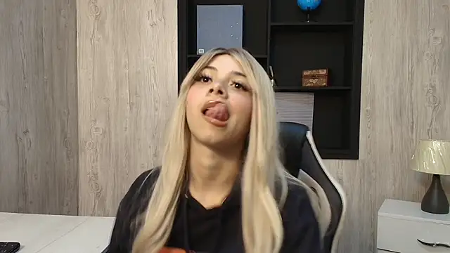Vampy Monroe online show from May 9, 3:17 pm