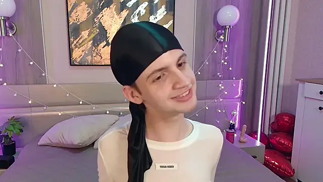 Bimbo boy  online show from May 18, 1:50 pm