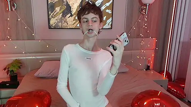 Bimbo boy  online show from May 19, 1:28 pm