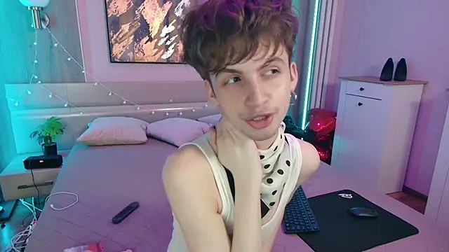 Bimbo boy  online show from May 20, 2:12 pm
