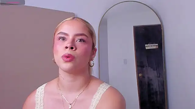 Alesssia Moon online show from June 30, 1:45 pm