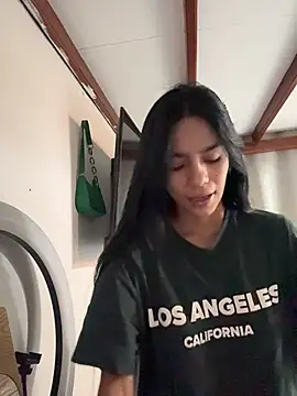 Melissa Rendon online show from July 3, 8:59 pm