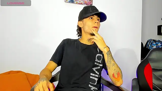 Noah and Chloe online show from May 14, 3:24 am