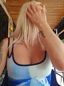 Snapshot of MILFBARBY chatting on June 19, 7:12 am MILFBARBY online show from June 19, 7:12 am