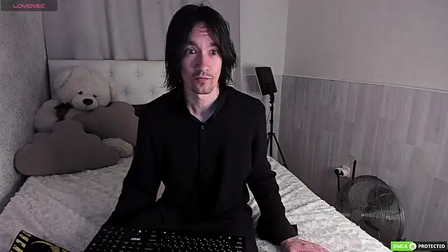 CalvinChapman online show from July 7, 3:42 am