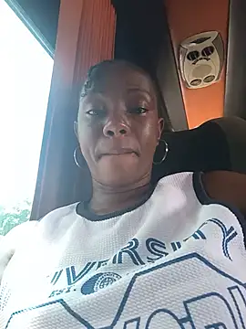 sandycollens  online show from May 29, 3:54 pm