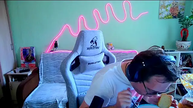 MeLanXolik online show from May 13, 9:06 am