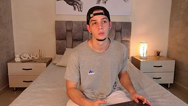 isaacblaze  online show from May 22, 3:57 am
