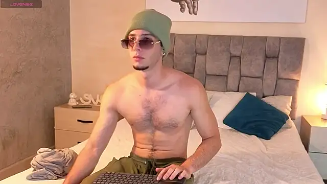 isaacblaze  online show from May 23, 3:56 am