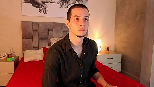 isaacblaze  online show from May 24, 4:06 am