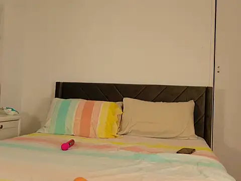 pink saray online show from May 26, 1:23 am
