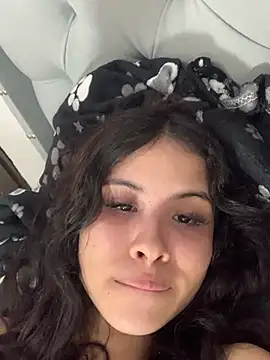 Nayla 19 online show from June 3, 4:37 am