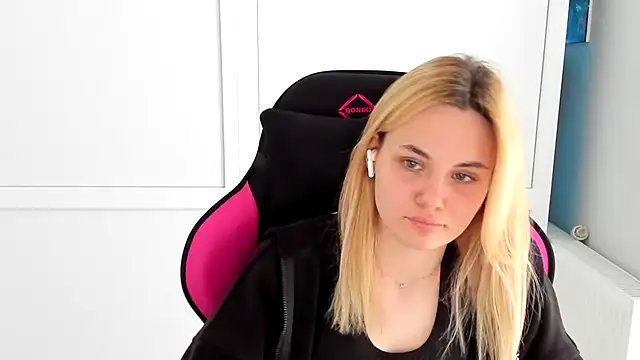Emma starrs  online show from May 13, 1:08 pm