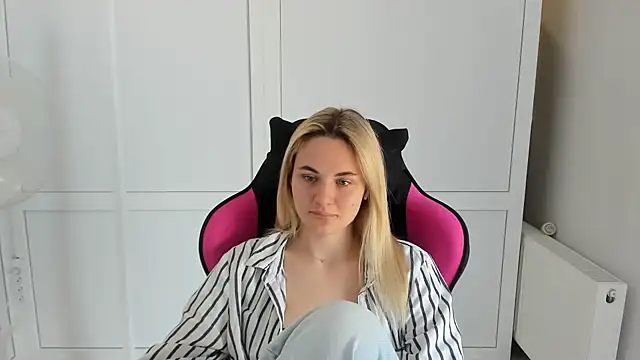 Emma starrs  online show from July 4, 9:59 am