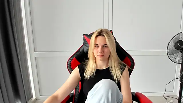Emma starrs  online show from July 8, 6:51 am
