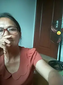 Snapshot of Vieekee chatting on July 3, 3:57 am Vieekee online show from July 3, 3:57 am