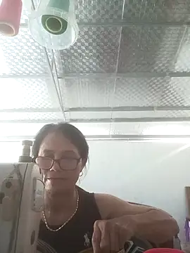 Snapshot of Vieekee chatting on July 15, 1:33 am Vieekee online show from July 15, 1:33 am