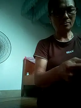 Snapshot of Vieekee chatting on July 20, 10:39 am Vieekee online show from July 20, 10:39 am