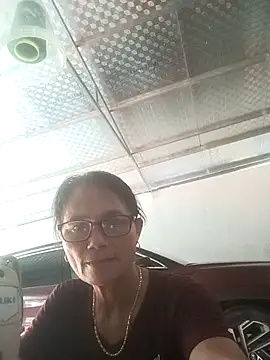 Snapshot of Vieekee chatting on July 25, 10:13 am Vieekee online show from July 25, 10:13 am