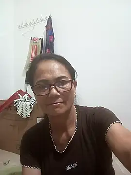 Snapshot of Vieekee chatting on August 1, 10:52 pm Vieekee online show from August 1, 10:52 pm