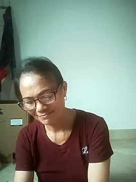 Snapshot of Vieekee chatting on August 5, 4:04 am Vieekee online show from August 5, 4:04 am