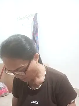 Snapshot of Vieekee chatting on August 5, 10:23 pm Vieekee online show from August 5, 10:23 pm