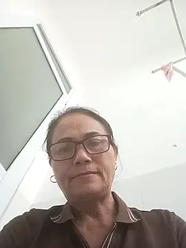 Snapshot of Vieekee chatting on August 8, 9:33 am Vieekee online show from August 8, 9:33 am